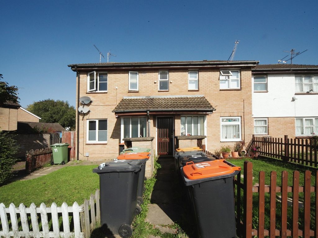 1 bed flat for sale in Lowry Drive, Houghton Regis, Dunstable LU5, £130,000