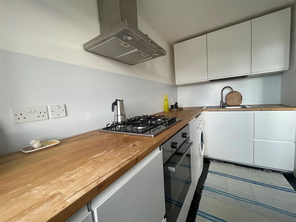 1 bed flat for sale in Wellington Road, Brighton BN2, £190,000