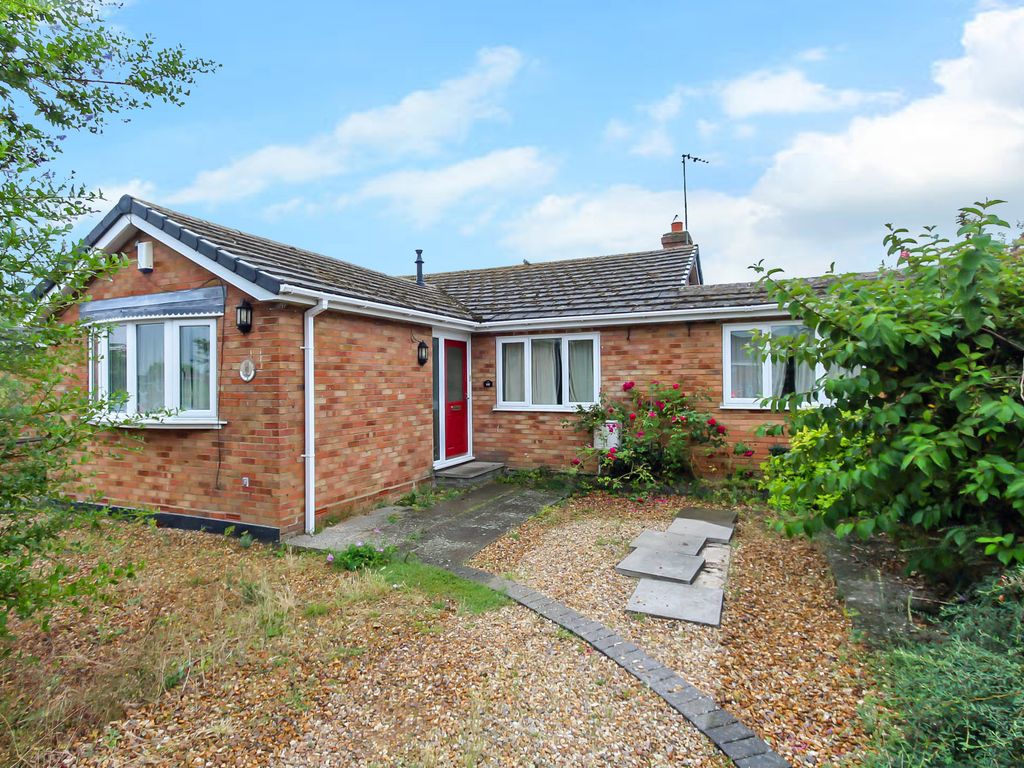 3 bed detached bungalow for sale in Mill Road, Bozeat, Wellingborough NN29, £300,000