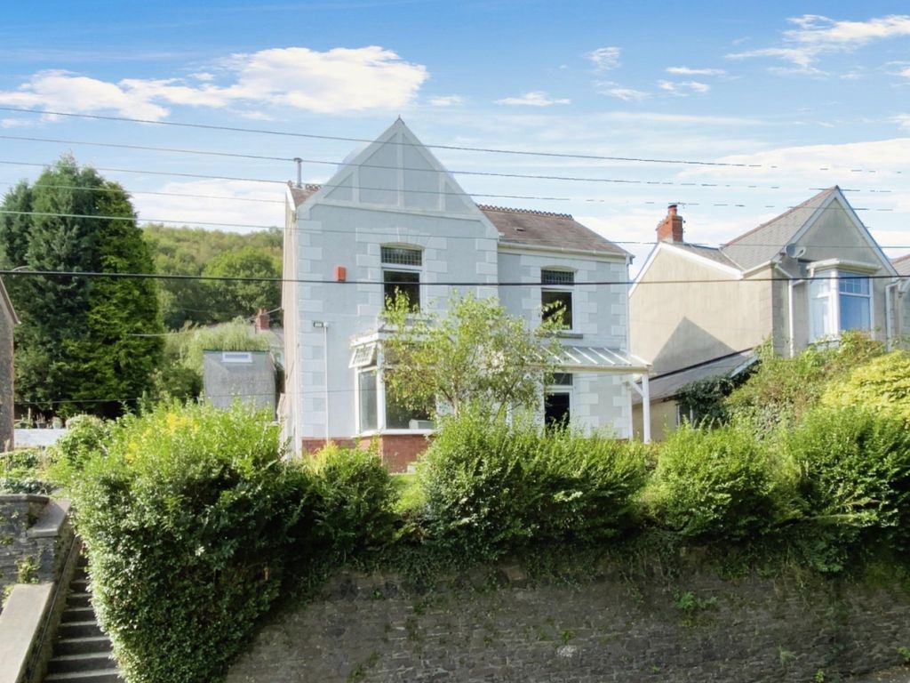 3 bed detached house for sale in Swansea Road, Pontardawe SA8, £230,000