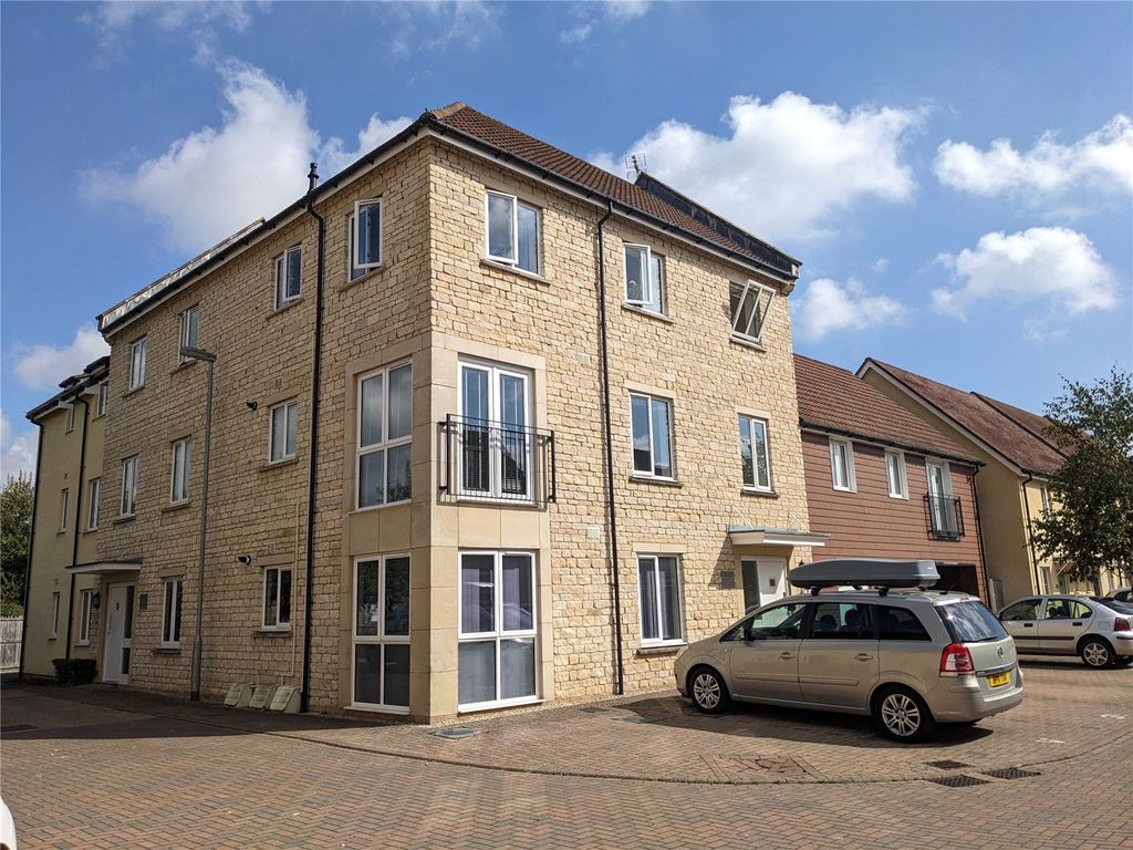 2 bed flat for sale in Garston Mead, Frome, Somerset BA11, £192,000