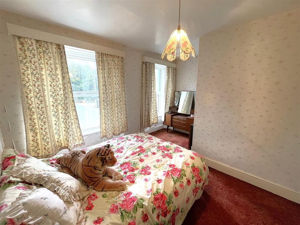 3 bed property for sale in Castle Hill, Lostwithiel PL22, £185,000