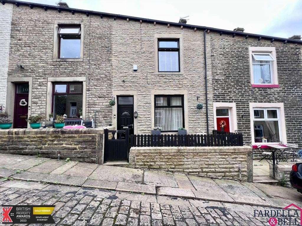 3 bed terraced house for sale in Dale Street, Colne BB8, £158,000