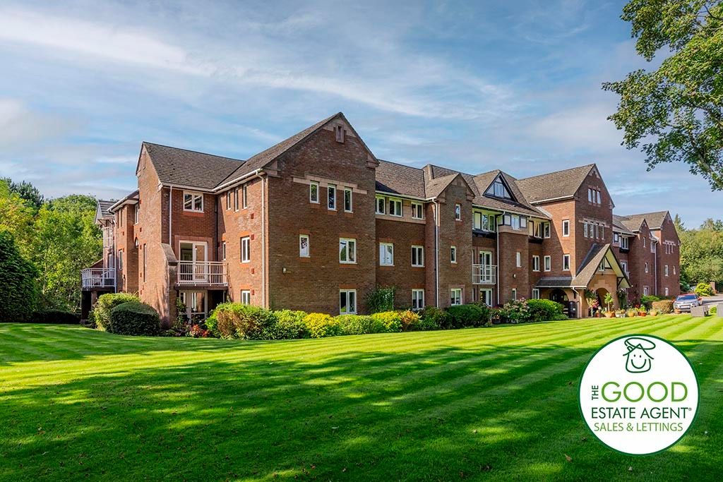 2 bed flat for sale in Queen Ann Court, Wilmslow SK9, £160,000