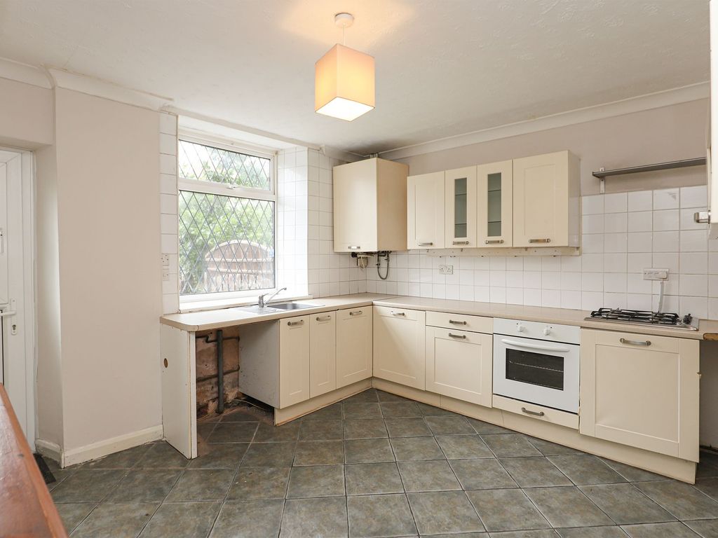 3 bed terraced house for sale in Hall Road, Handsworth S13, £140,000