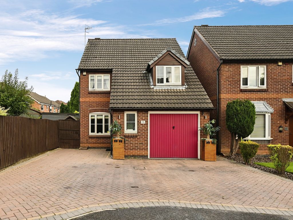 3 bed detached house for sale in Leen Valley Way, Nottingham NG15, £300,000