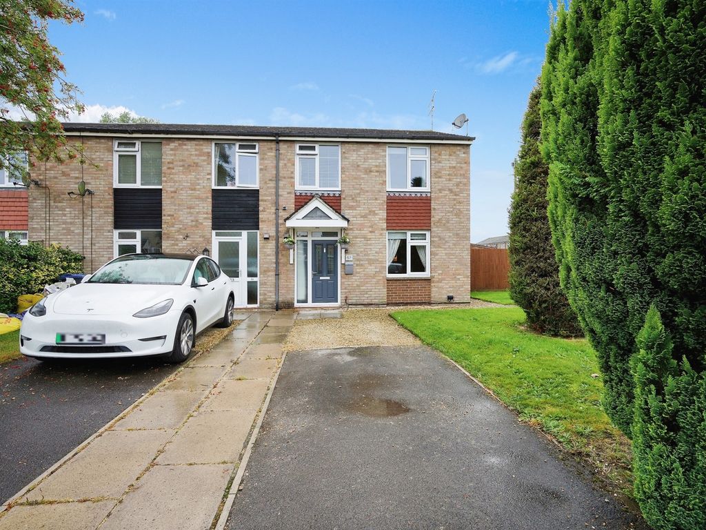 3 bed end terrace house for sale in Nursteed Close, Devizes SN10, £260,000