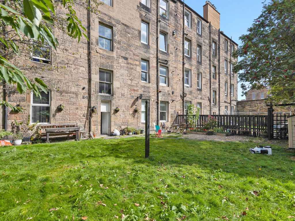 1 bed flat for sale in 16 (2F2), Cathcart Place, Edinburgh EH11, £135,000