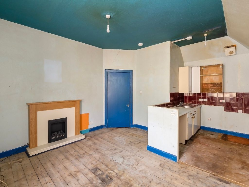 1 bed flat for sale in 16 (2F2), Cathcart Place, Edinburgh EH11, £135,000