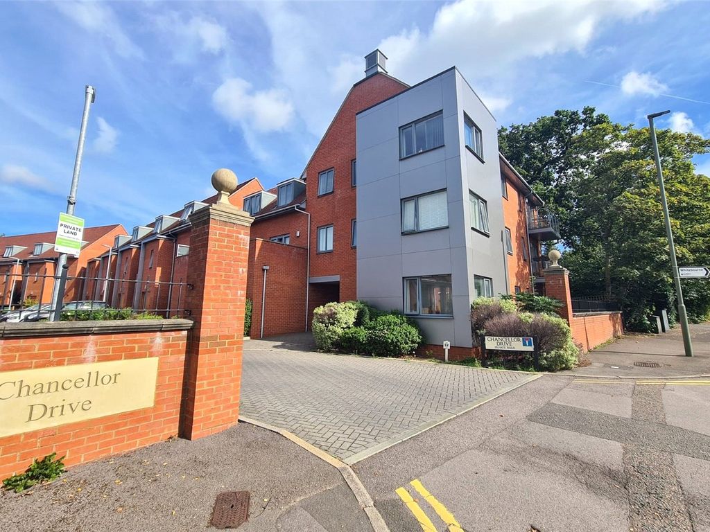 2 bed flat for sale in Chancellor Drive, Frimley, Camberley, Surrey GU16, £285,000