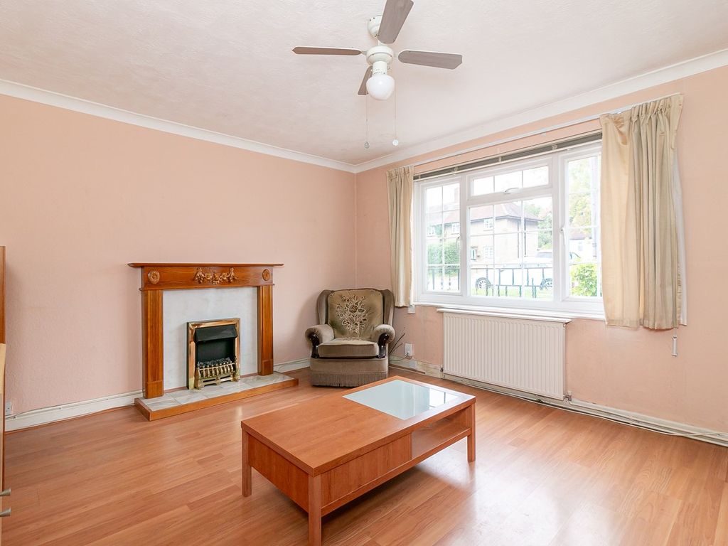 2 bed terraced house for sale in Glebe Road, Letchworth Garden City SG6, £250,000