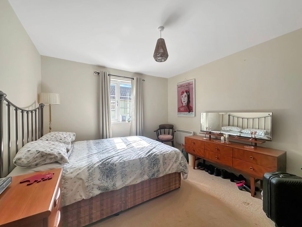 1 bed flat for sale in Buzzard Way, Penallta, Hengoed CF82, £90,000
