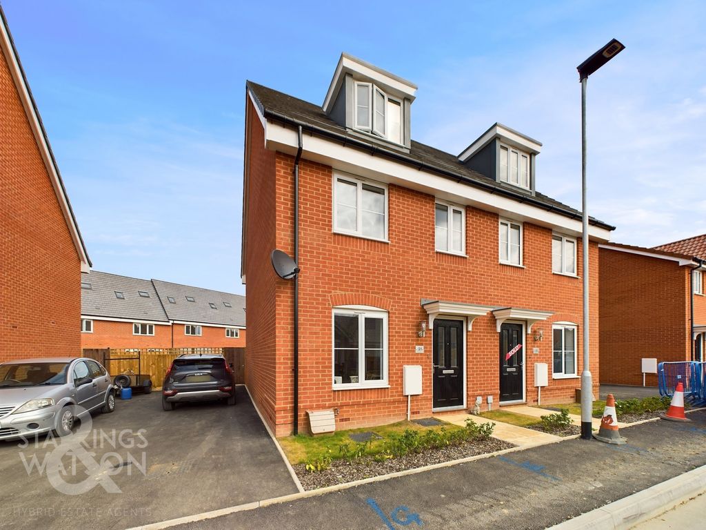 3 bed town house for sale in Field Maple Drive, Dereham NR20, £280,000