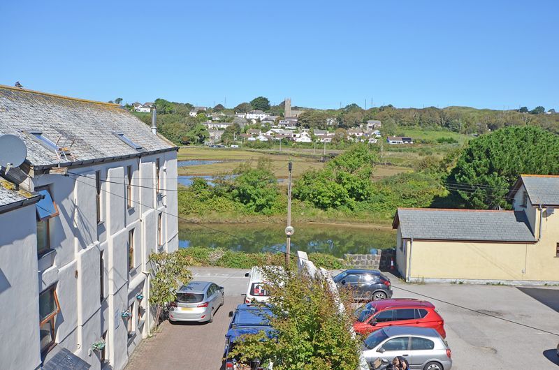 3 bed flat for sale in Fore Street, Hayle TR27, £200,000