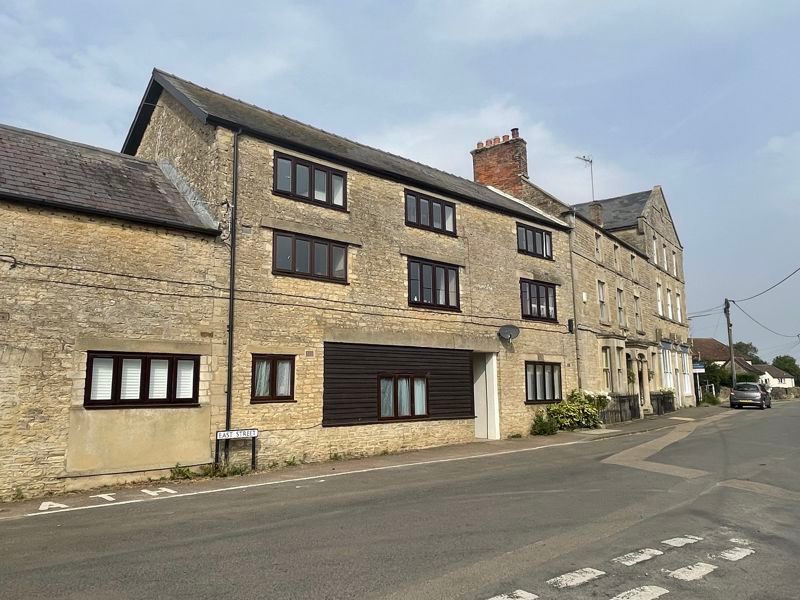 2 bed flat for sale in East Street, Fritwell, Bicester OX27, £175,000