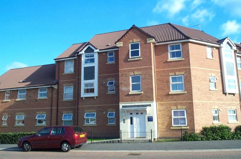 2 bed flat for sale in Strathern Road, Leicester, Leicestershire LE3, £140,000