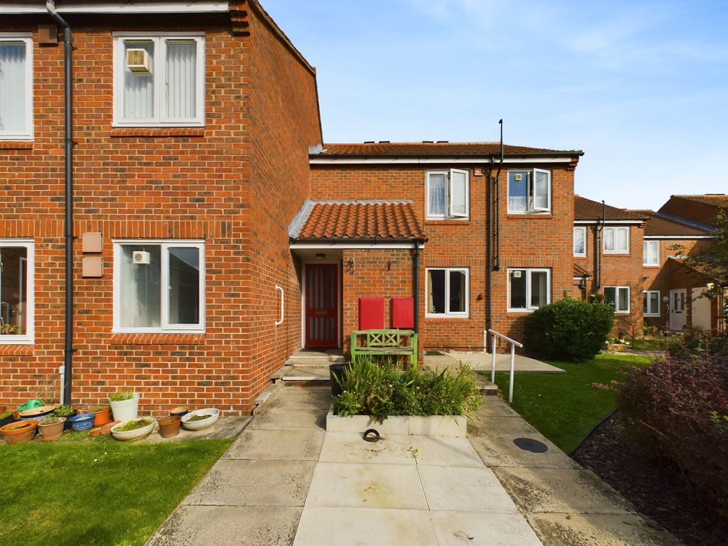 2 bed flat for sale in Mistral Court, York YO31, £146,000