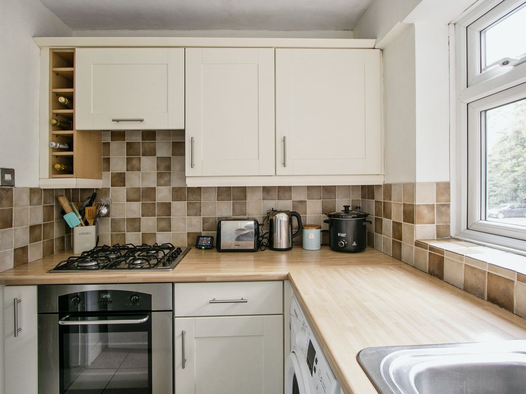 2 bed flat for sale in Surrey Road, Bournemouth BH4, £200,000