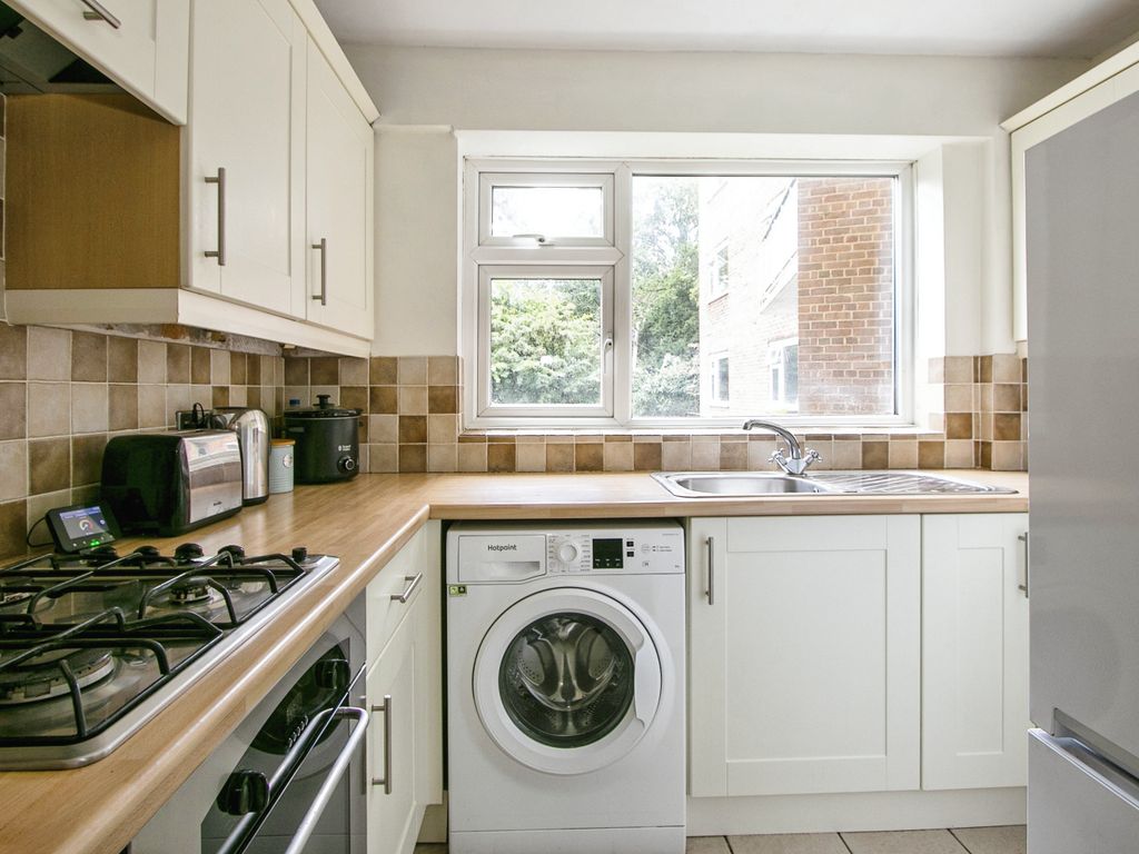 2 bed flat for sale in Surrey Road, Bournemouth BH4, £200,000