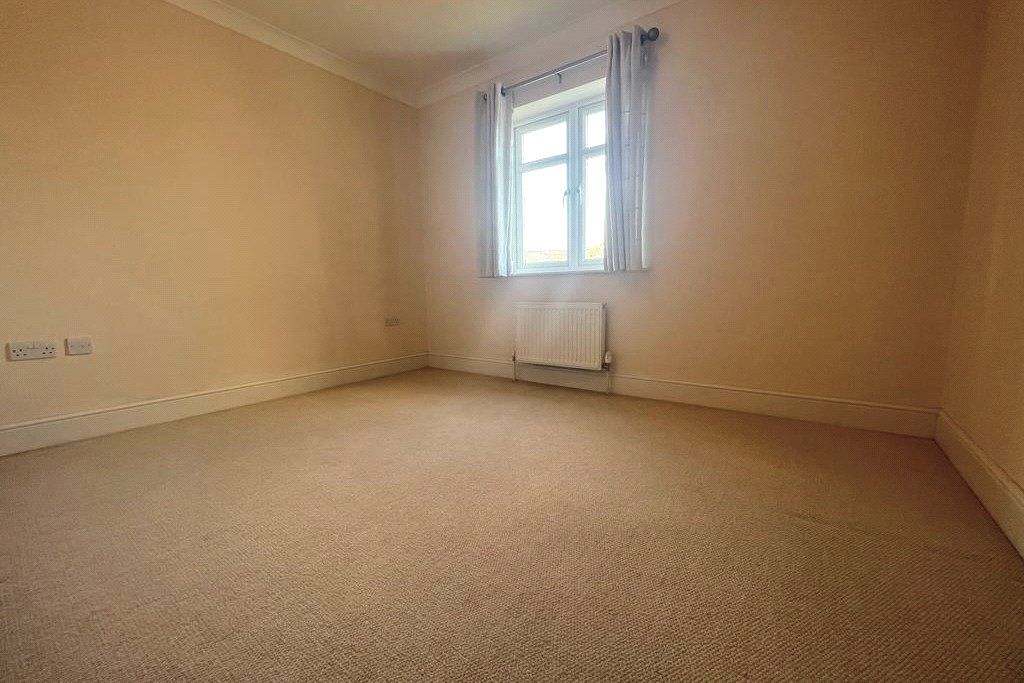 2 bed flat for sale in Overton Court, Tongham, Surrey GU10, £235,000
