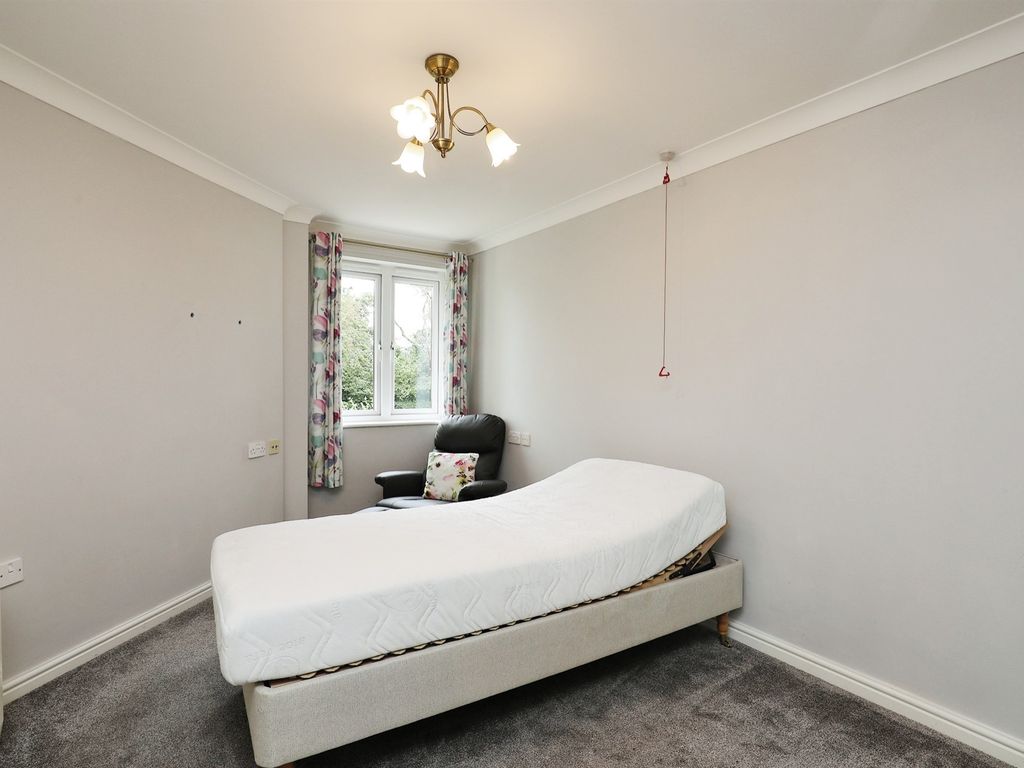1 bed flat for sale in Station Road, Radyr, Cardiff CF15, £145,000