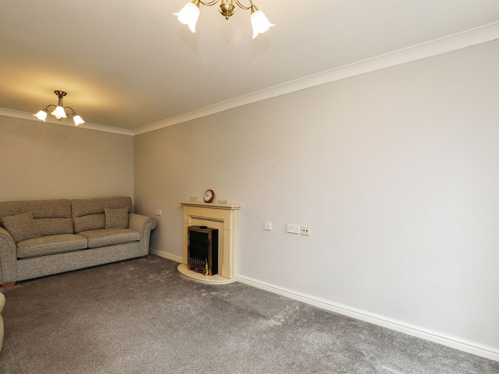 1 bed flat for sale in Station Road, Radyr, Cardiff CF15, £145,000