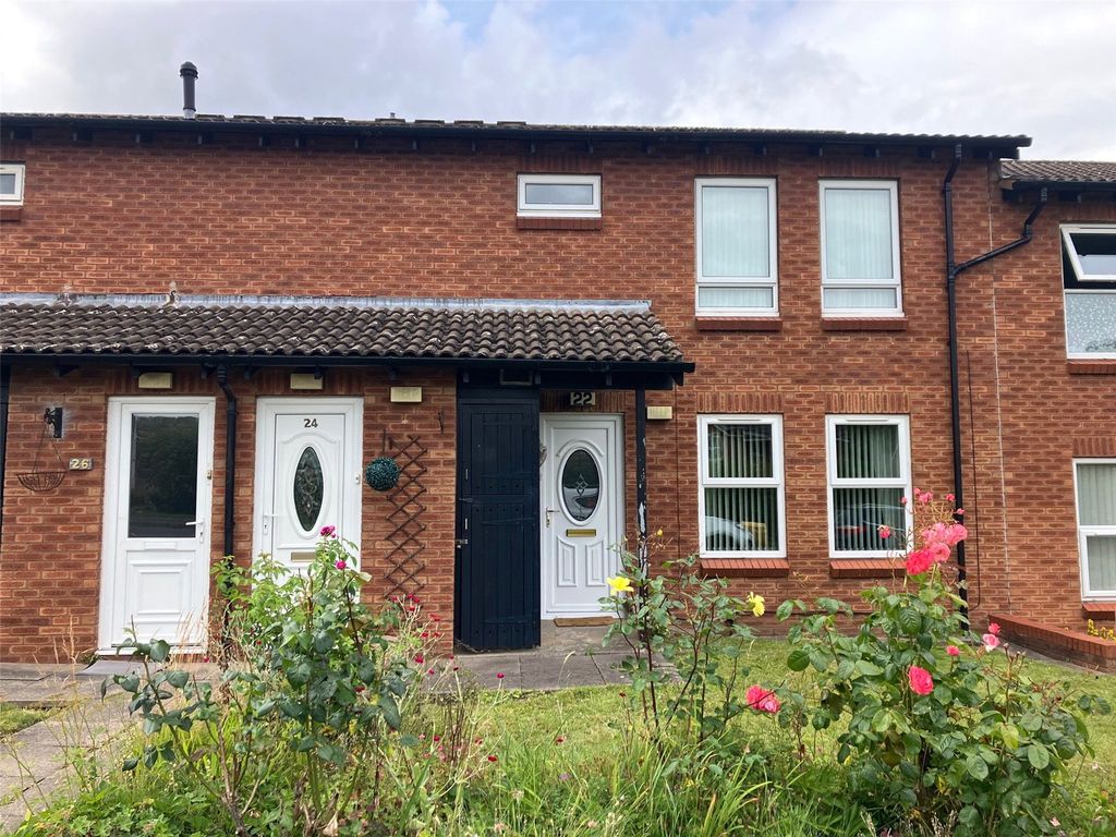 2 bed flat for sale in Snedshill Way, Snedshill, Telford, Shropshire TF2, £125,000