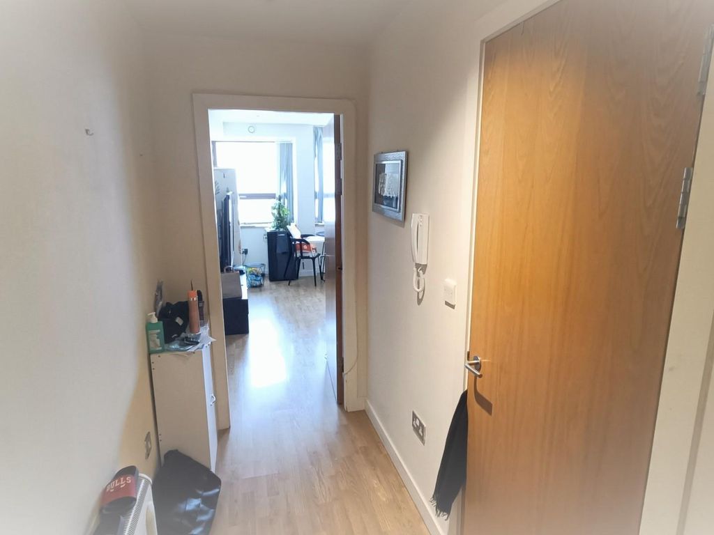 2 bed flat for sale in Lee Circle, Leicester LE1, £130,000