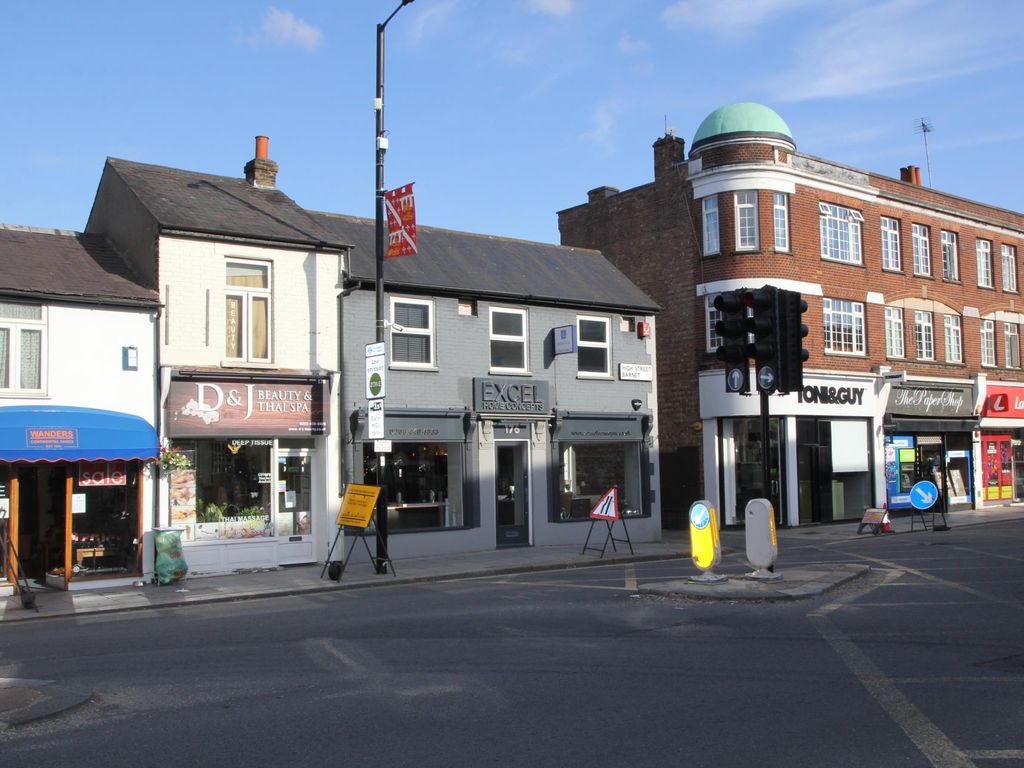 Retail premises for sale in High Street, Barnet EN5, £350,000