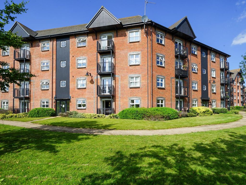 2 bed flat for sale in The Wharf, Leighton Buzzard LU7, £240,000