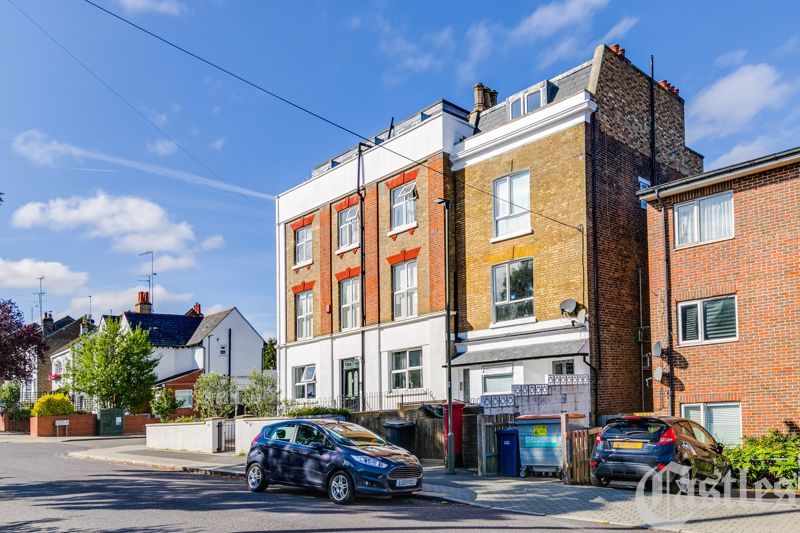 1 bed flat for sale in Sydney Road, London N10, £275,000