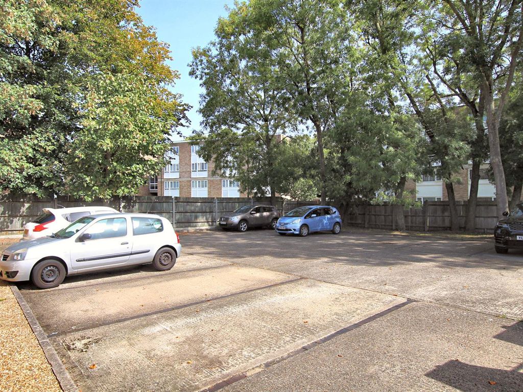 1 bed flat for sale in Greensleeves House, St. Marys Avenue Central, Norwood Green UB2, £265,000