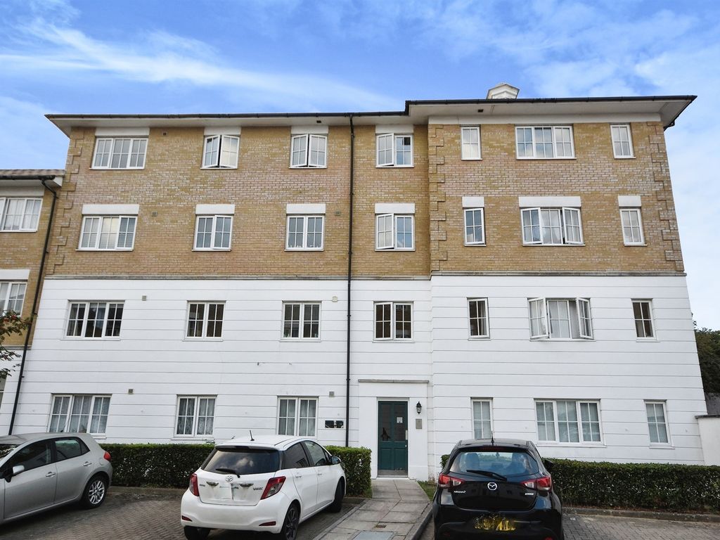 2 bed flat for sale in The Yard, Braintree CM7, £180,000