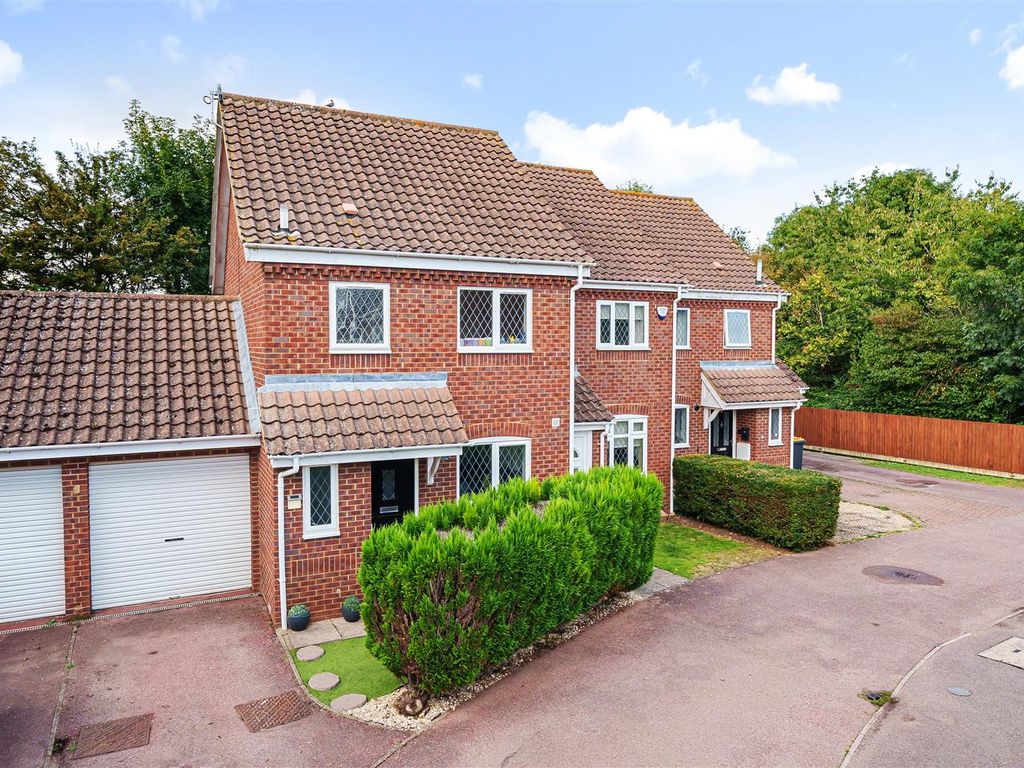 3 bed end terrace house for sale in Pinsent Avenue, Bromham, Bedford MK43, £325,000
