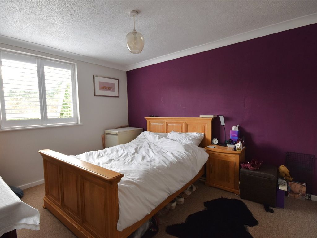 1 bed flat for sale in Crawley, West Sussex RH10, £180,000