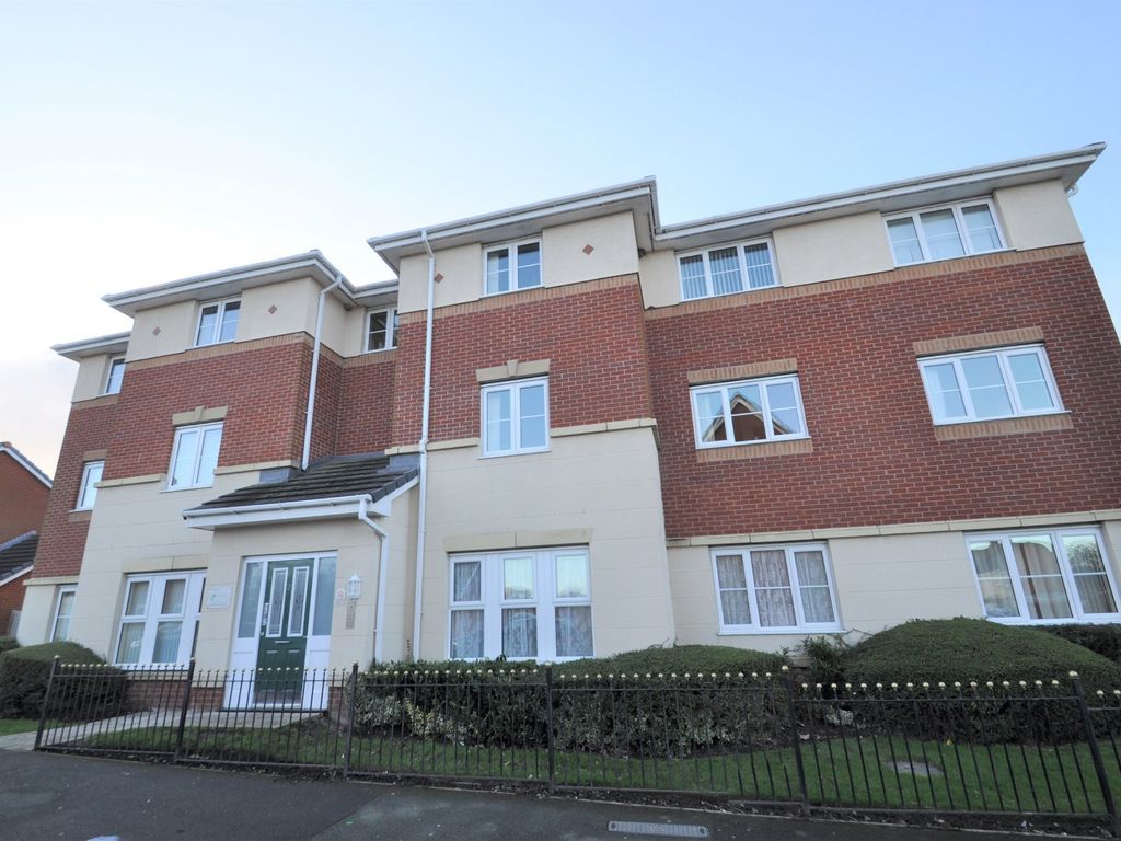2 bed flat for sale in Kingham Close, Moreton, Wirral CH46, £95,000