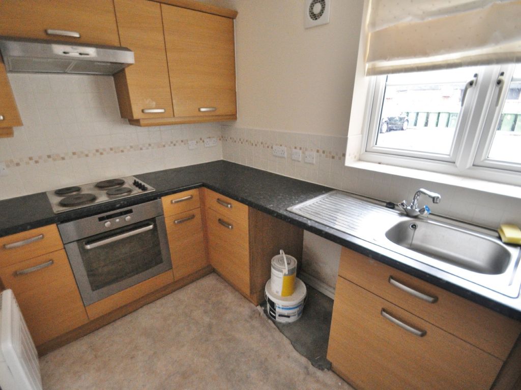 2 bed flat for sale in Kingham Close, Moreton, Wirral CH46, £95,000