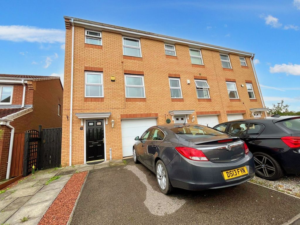 4 bed town house for sale in Sandford Close, Wingate TS28, £145,000
