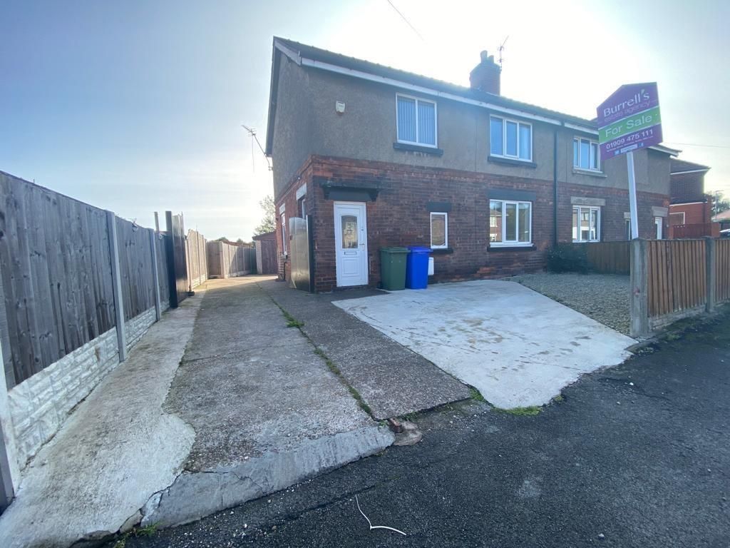 3 bed semi-detached house for sale in Dukeries Crescent, Worksop S80, £130,000