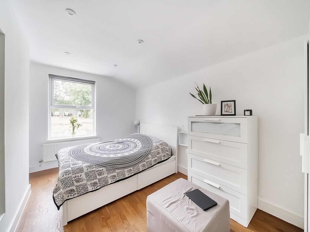 1 bed flat for sale in Brownhill Road, London SE6, £255,000
