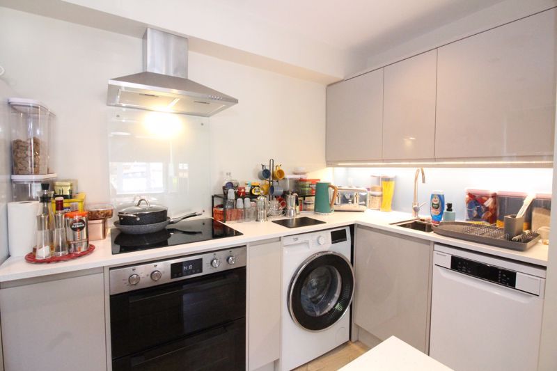 1 bed flat for sale in Ragees Road, Kingswinford DY6, £85,000