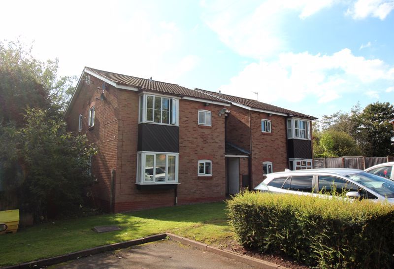 1 bed flat for sale in Ragees Road, Kingswinford DY6, £85,000