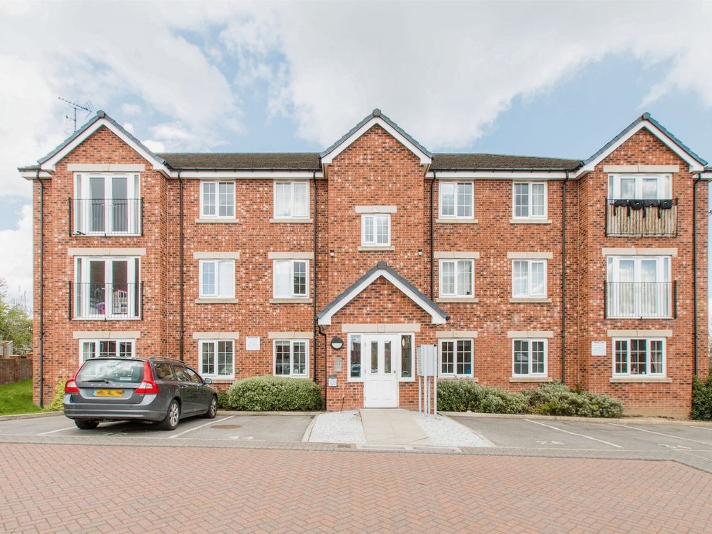 2 bed flat for sale in Murray View, Middleton, Leeds LS10, £125,000