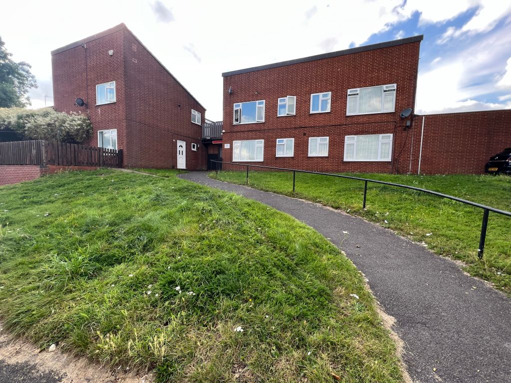 1 bed flat for sale in Lanchester Gardens, Worksop S80, £55,000