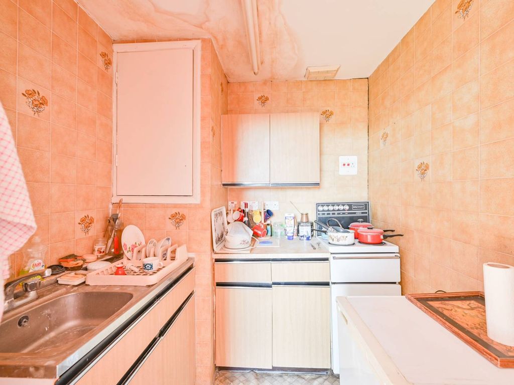 1 bed flat for sale in Sinclair Road, Brook Green, London W14, £325,000