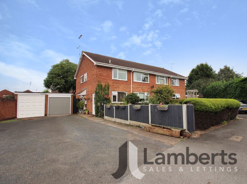 2 bed maisonette for sale in Lords Lane, Studley B80, £160,000