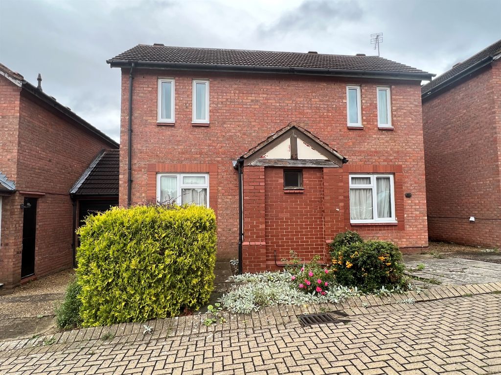 3 bed detached house for sale in Cavenham, Two Mile Ash, Milton Keynes MK8, £225,000