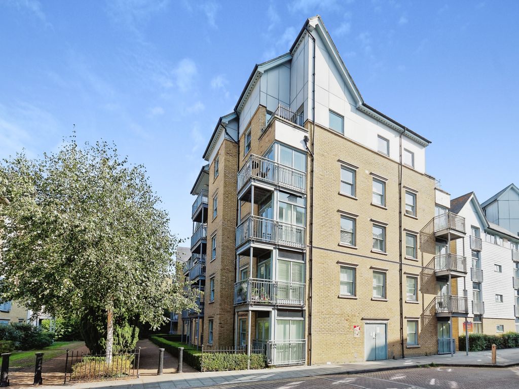 1 bed flat for sale in Bingley Court, Canterbury, Kent CT1, £170,000