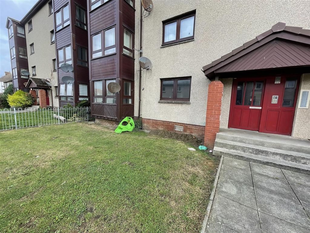 2 bed flat for sale in Victoria Road, Buckhaven, Leven KY8, £50,000