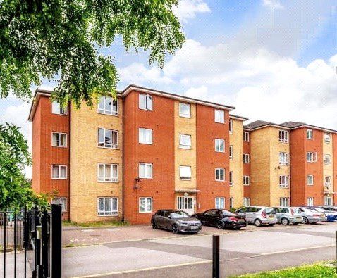 2 bed flat for sale in Player Street, Nottingham NG7, £100,000